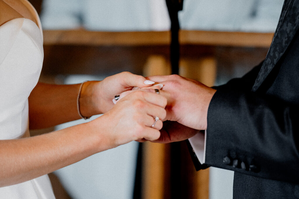 Wedding Photography Timeline with natural wedding photography
